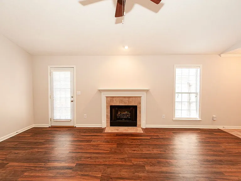 1124 Stafford Dr — Photo 14