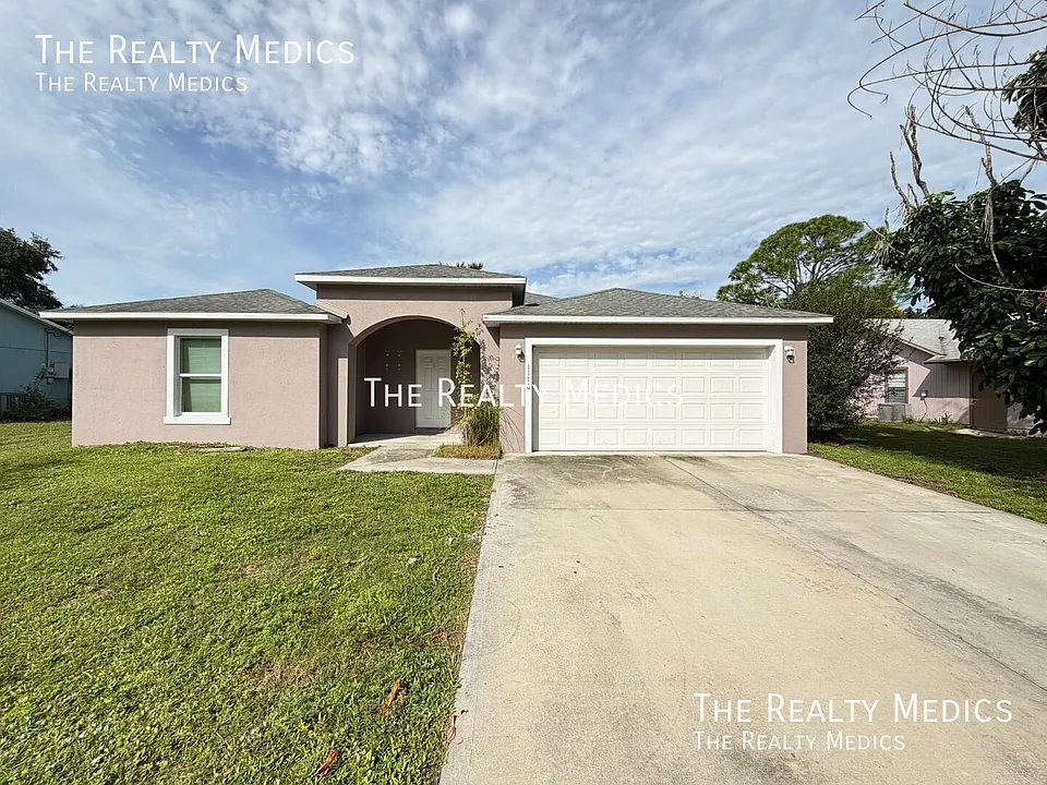 1176 Lamplighter Dr NW