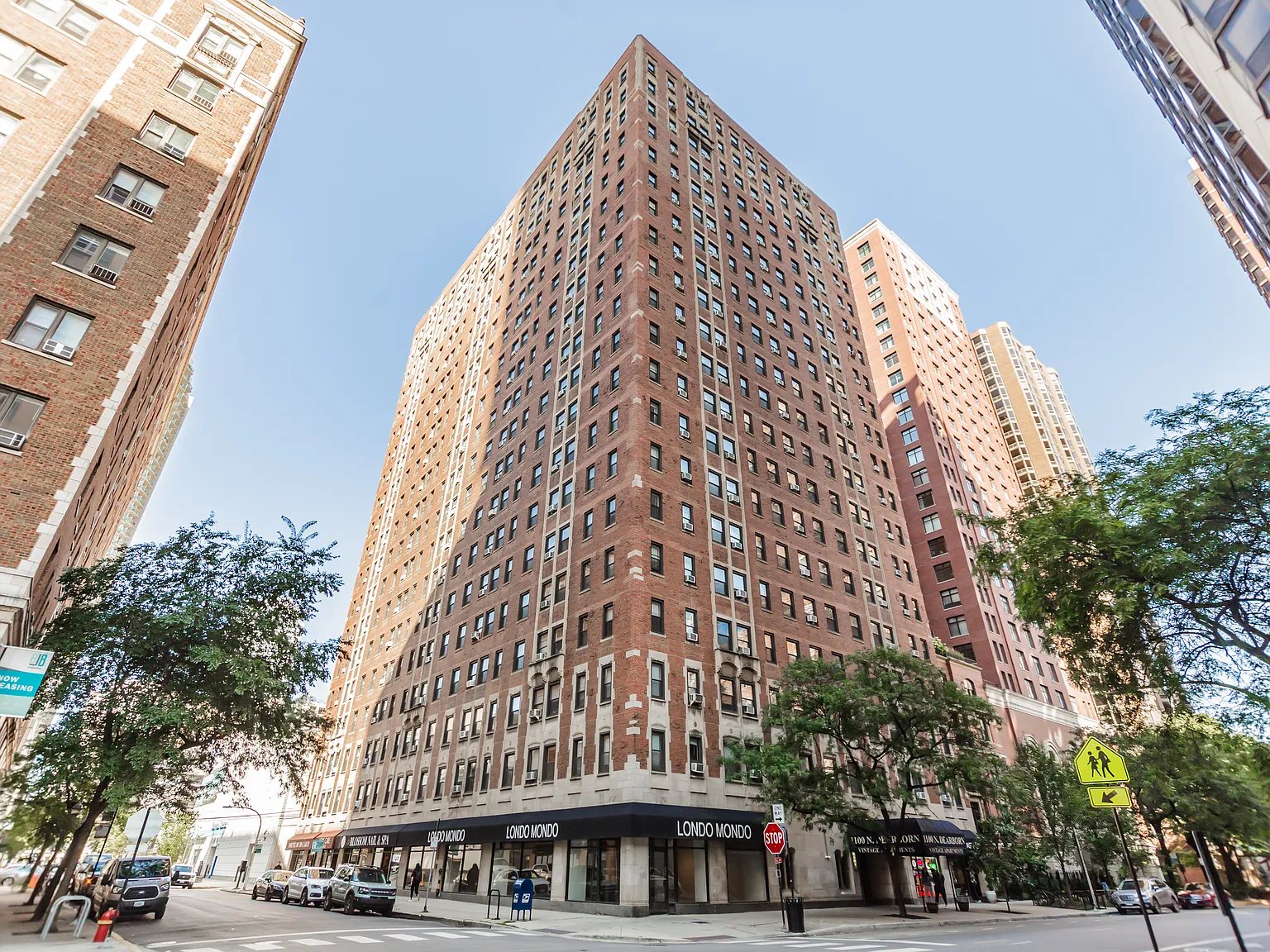 1100 N Dearborn — Photo 2