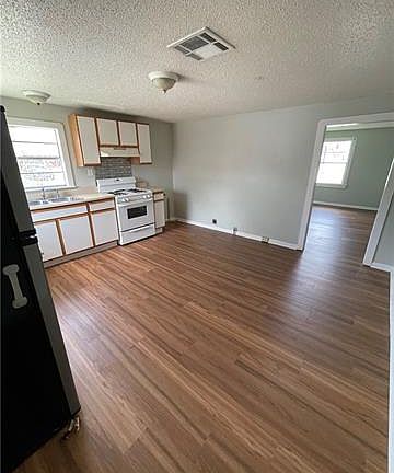 3rd image of 2107 Montesquieu St