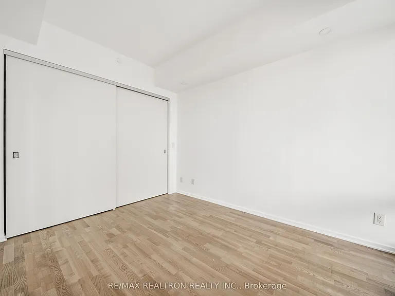 1 Bloor St E #3211 — Photo 17