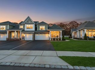 195 Belmont Cir, Yaphank, NY 11980