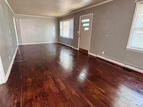 4th image of 100 Valley View Dr