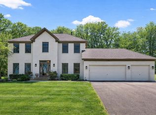 2536 Bridle Creek Trl, Chanhassen, MN 55317
