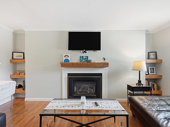 5th image of 89 Fieldstone Drive