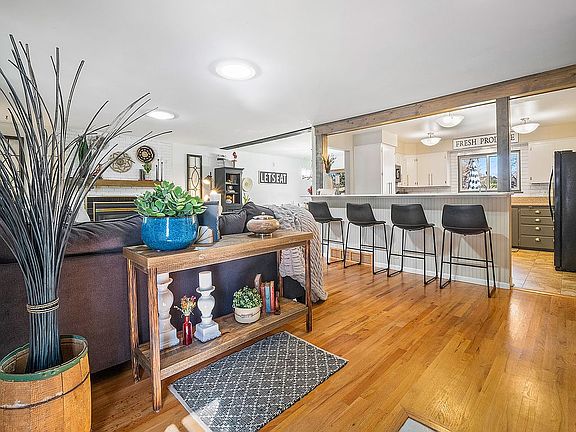 2nd image of 1921 Park Ave