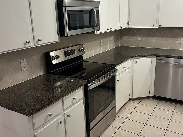 1525 Melrose Pl — Photo 8