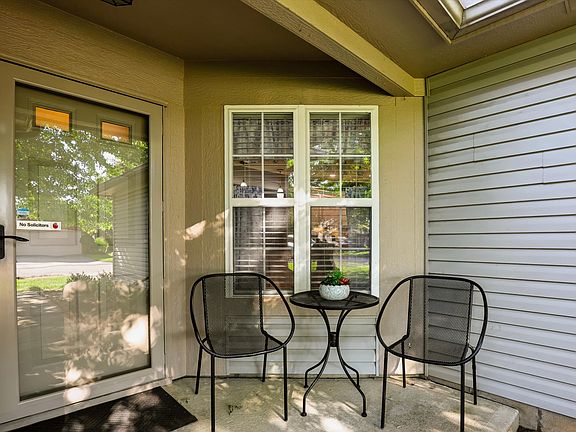 5th image of 19257 Fox Chase Dr