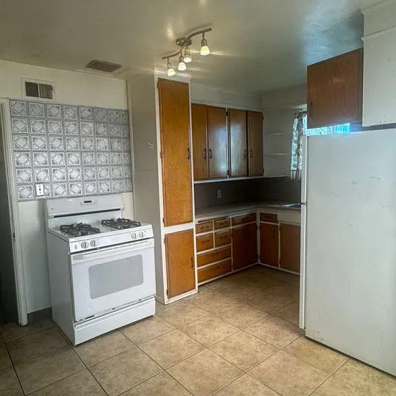 2315 Dashwood Ave — Photo 10
