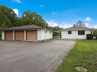 750 N Dumas Rd, Suttons Bay, MI 49682