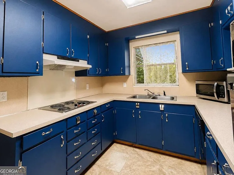504 Bowen St — Photo 16