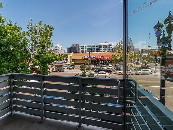 5th image of 527 10th Ave Unit 206
