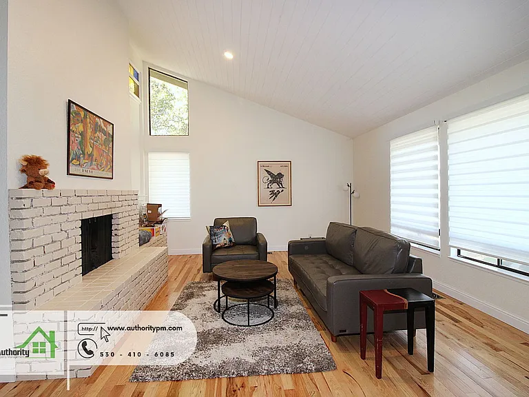 3350 Mountain Oak Dr — Photo 3