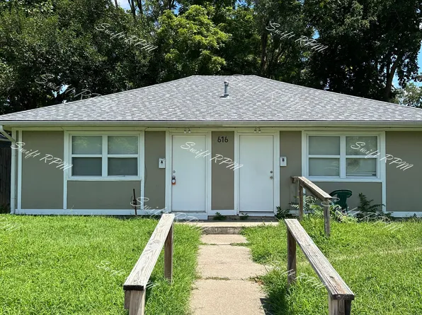 616 N 5th St APT A, Leavenworth, KS 66048