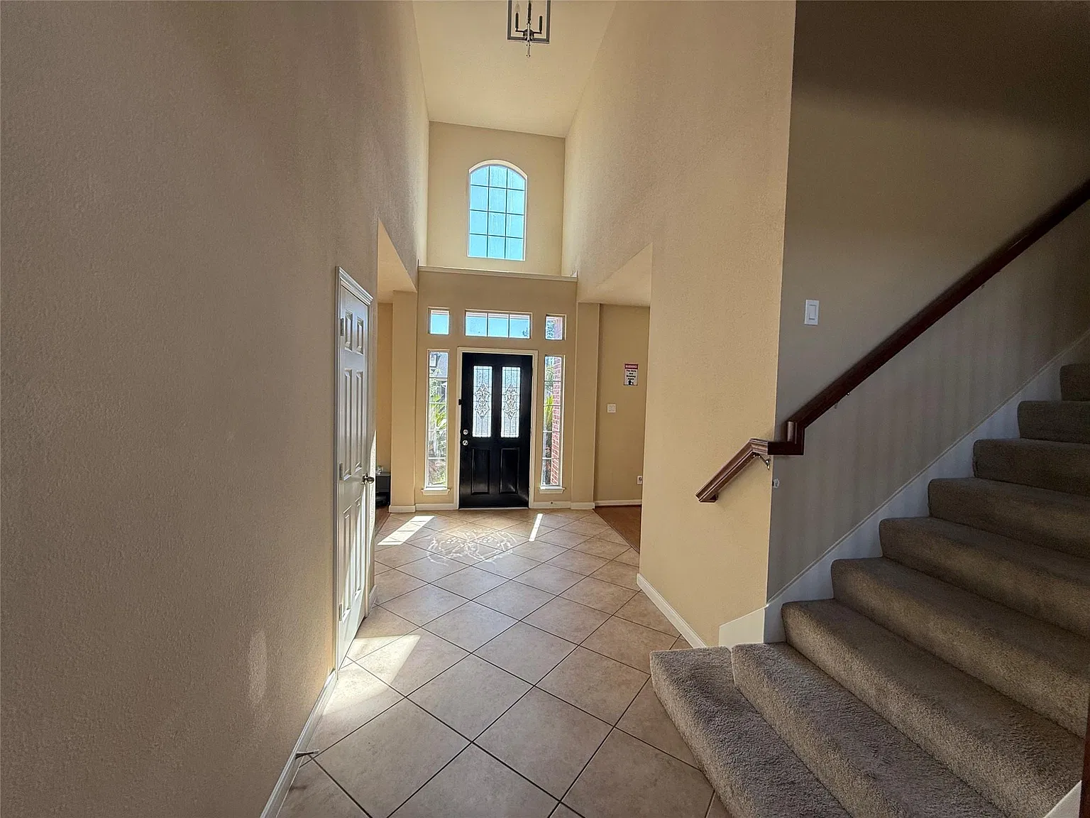 4 bed, 3.5 bath, 3947 sqft, $3,500 — Photo 4