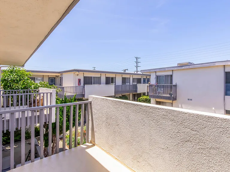 Ocean West Apartments — Photo 41