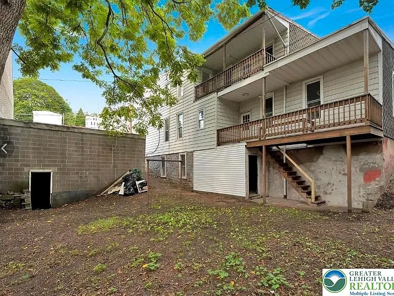 533 E Market St #1 — Photo 3