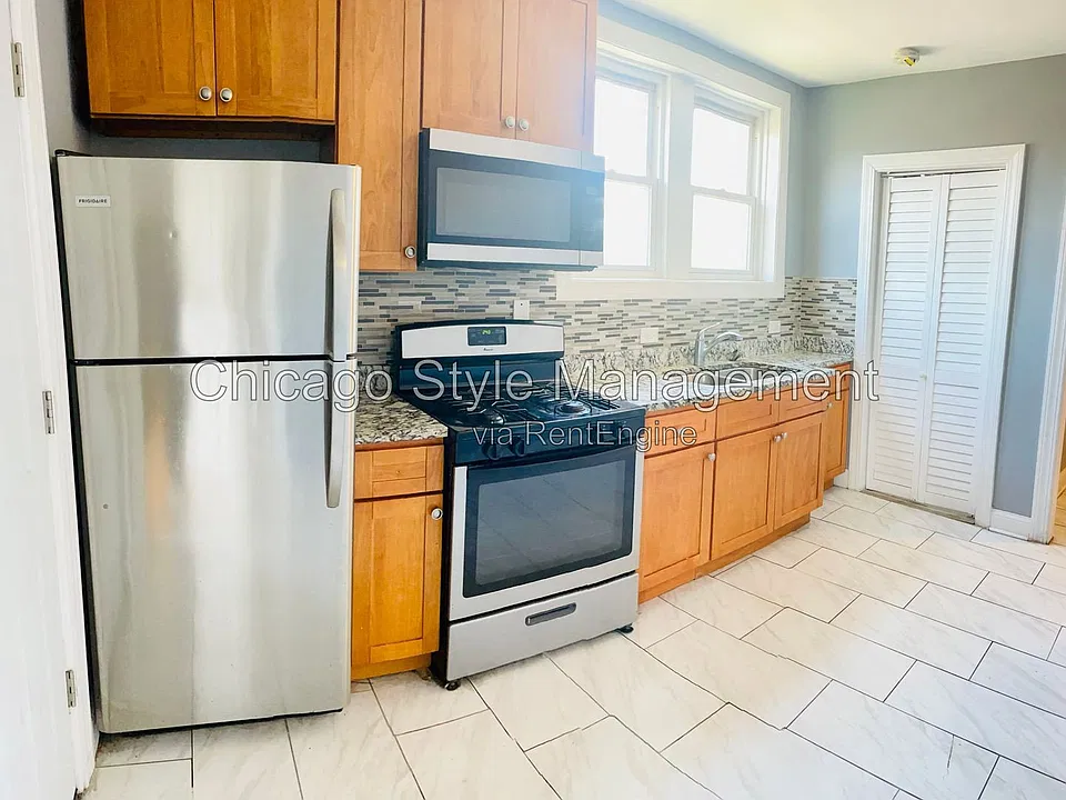 7822 S Kingston Ave #3