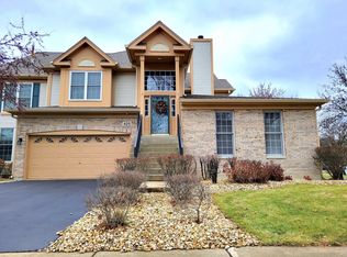 425 Harlowe Ln, Naperville, IL 60565