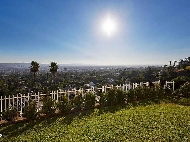 1234 E Tujunga Ave — Photo 52