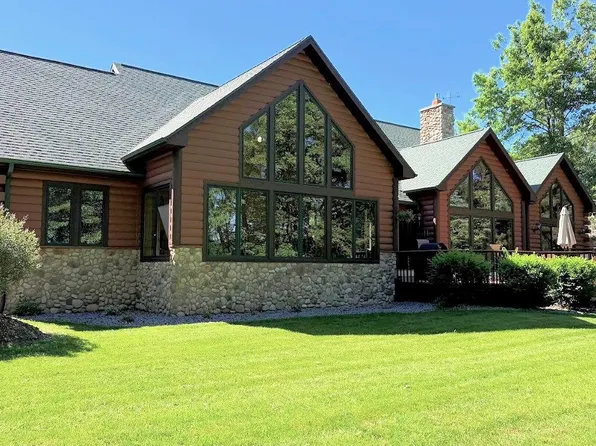 N7743 Half Moon Bay Dr W, New Lisbon, WI 53950