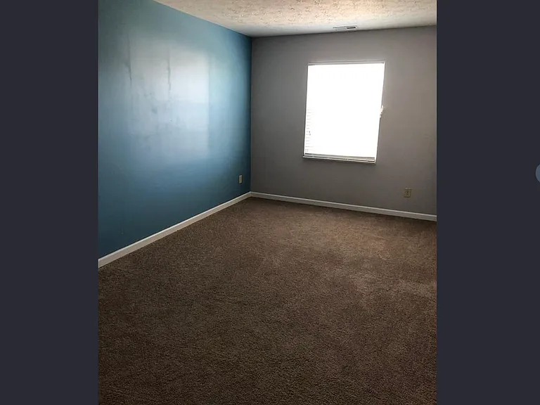 909 Adena Ln — Photo 11