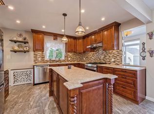 190 Campbell Ave, Williston Park, NY 11596