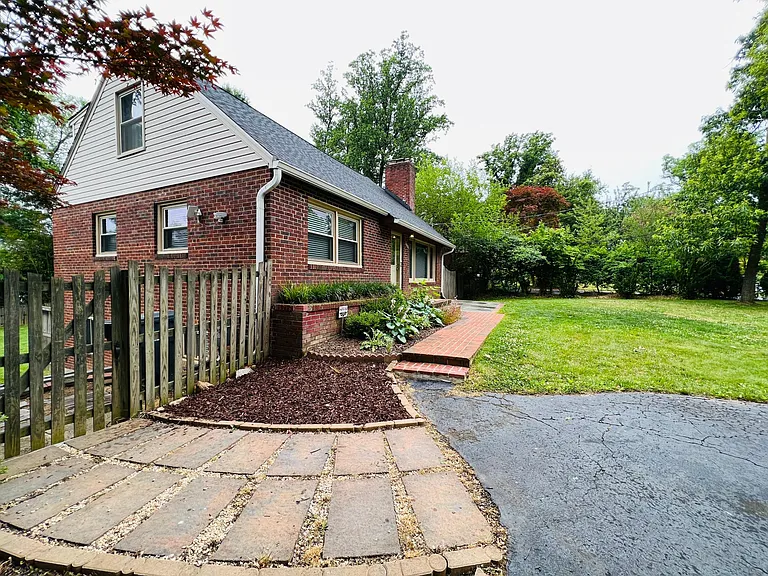 2220 Primrose Dr — Photo 39