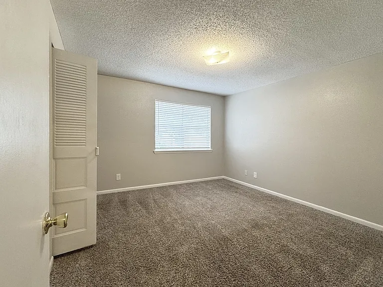 Ridge Apartments — Photo 25