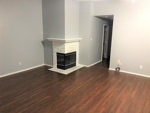 4th image of 910 Azalia Dr