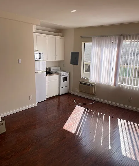 Alex Apartments — Photo 9