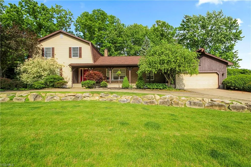 501 Stoneybrook Ln photo 1
