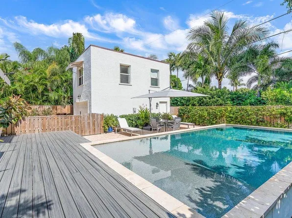 215 Pilgrim Rd, West Palm Beach, FL 33405