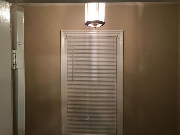 3rd image of 206 W Main St APT 1