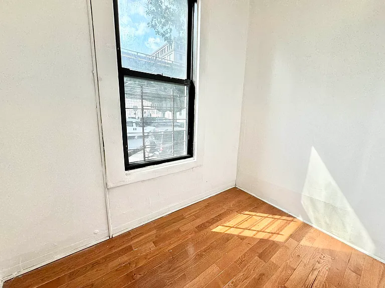 122 31st St #1R — Photo 16
