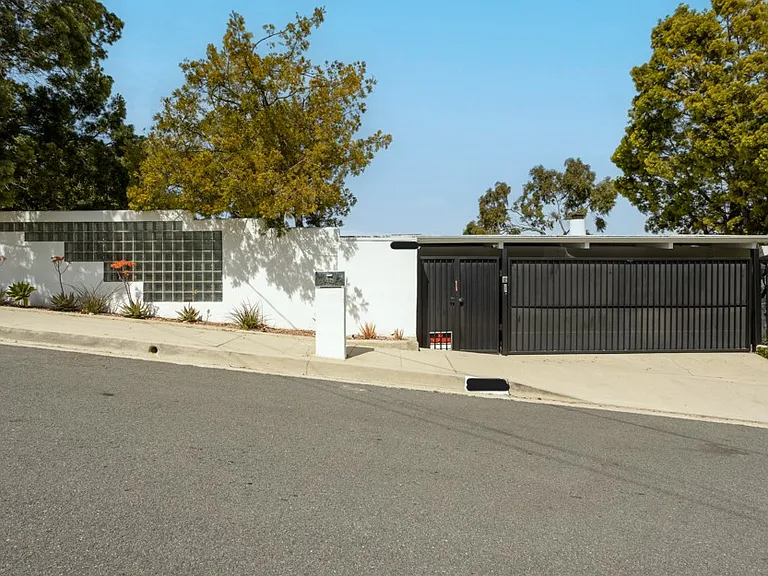 Longbow Dr — Photo 1