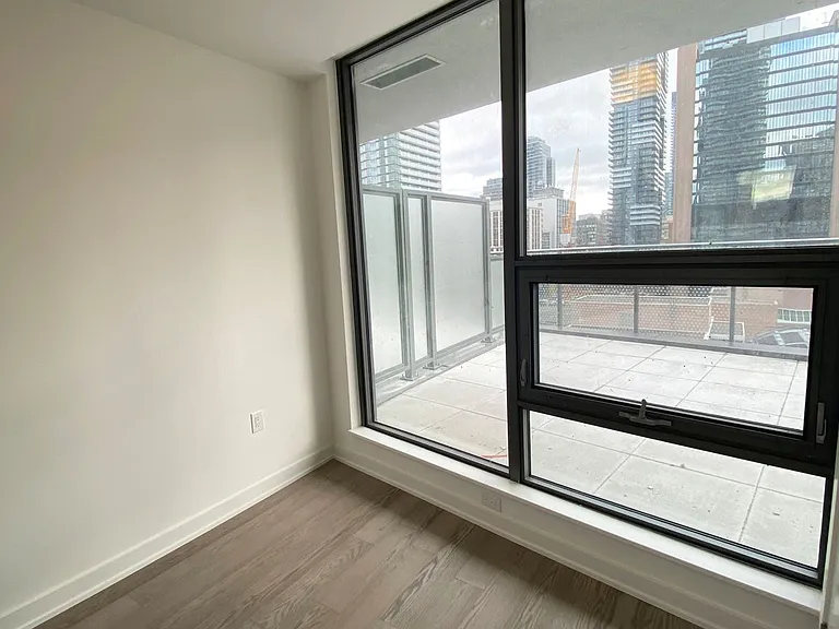 11 Wellesley St W #606 — Photo 8