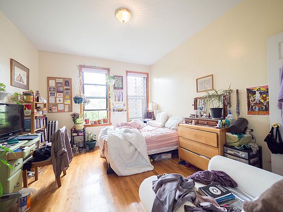 5th image of 359 Saint Johns Pl APT 7