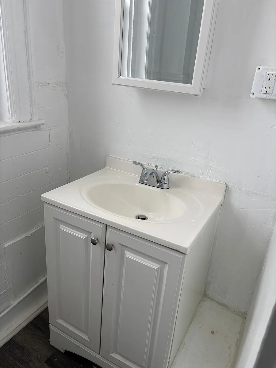 Building Photo - 87 Pequonnock St #2