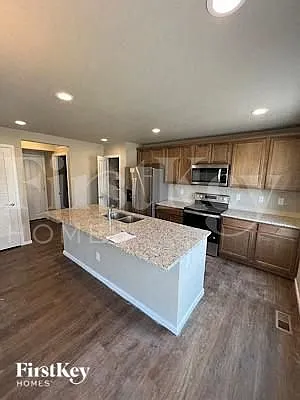 3 bed, 2.5 bath, 1383 sqft, $2,215 — Photo 4