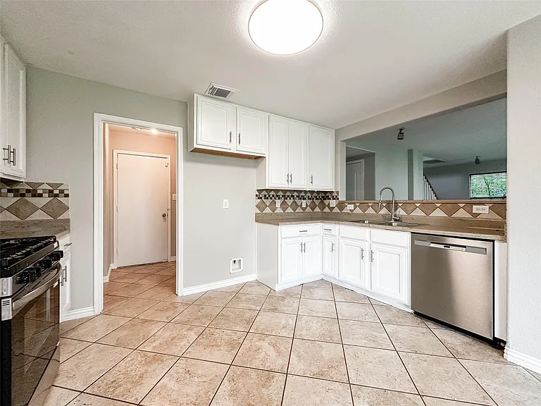 5739 Westminster Village Dr — Photo 20