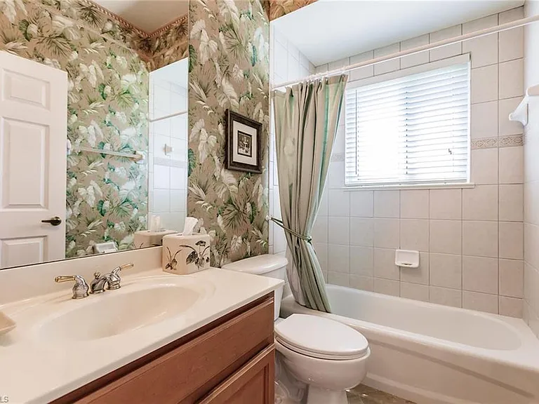 7859 Berkshire Pines Dr — Photo 14