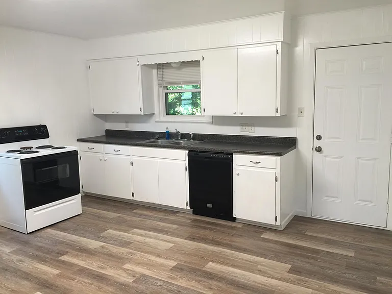 304 S Howard St — Photo 7