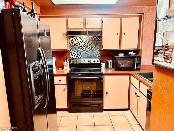 4th image of 5650 Vineyard Ln #0