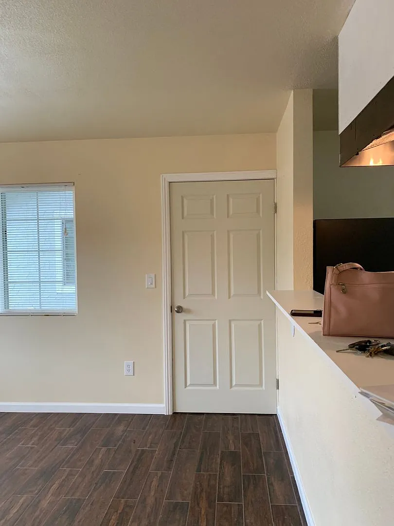 414 Ramona Ave — Photo 2