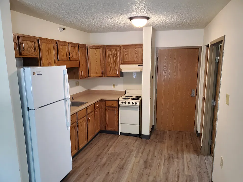 1301 Green Bay St #16