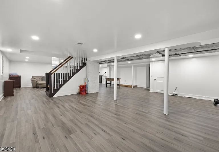 400 Hobart Ave — Photo 20