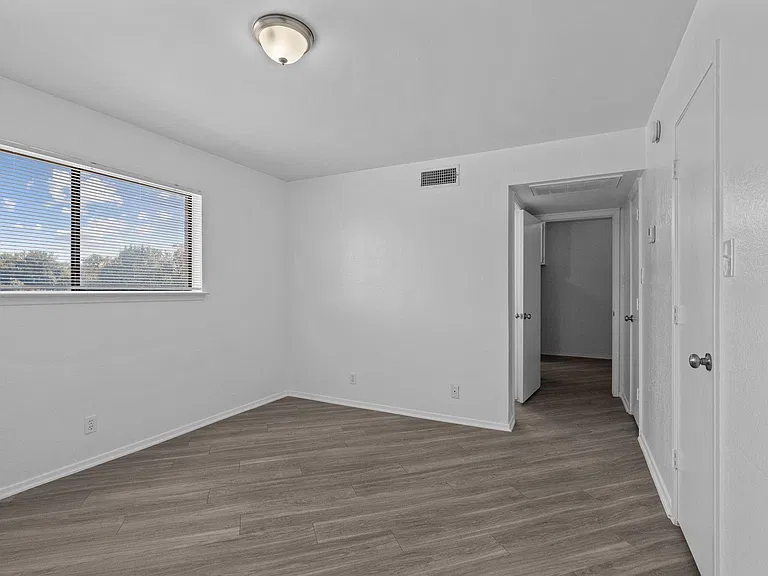 320 E 4th St #106 — Photo 19