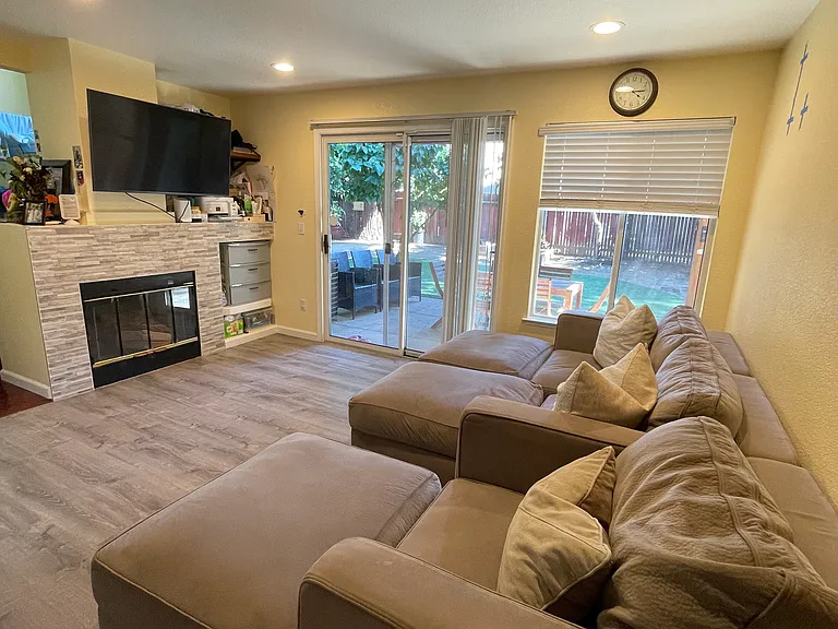 9425 Village Tree Dr — Photo 12