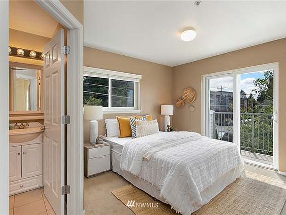 primary bed + balcony